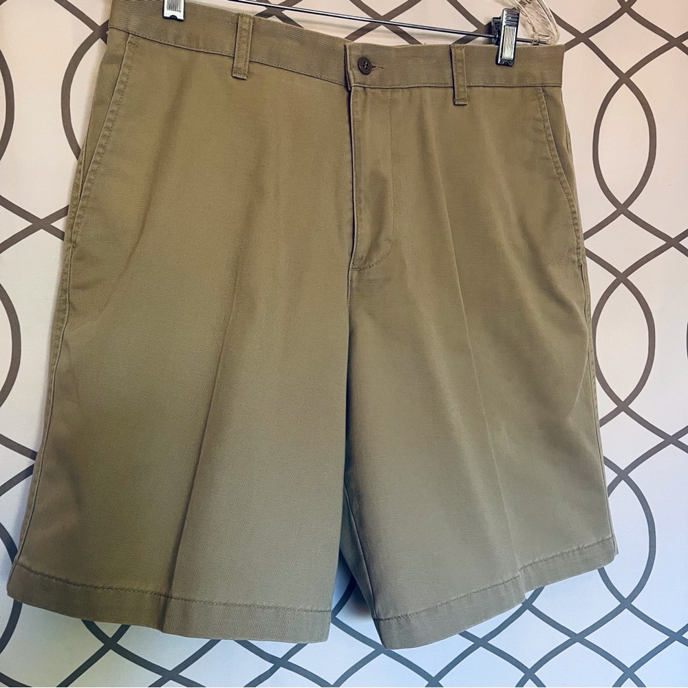 Dockers Men’s Khaki Flat Front Shorts Versatile Design W33